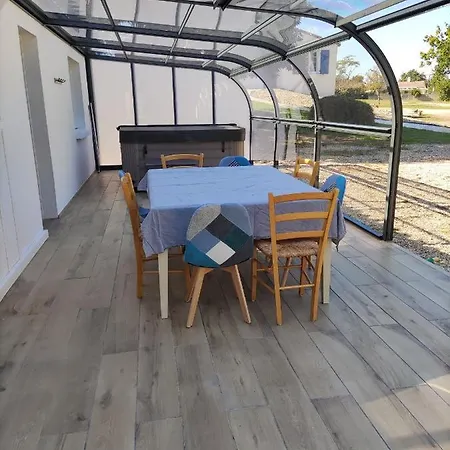 Hébergement de vacances Maison Avec Jacuzzi Proche Plages