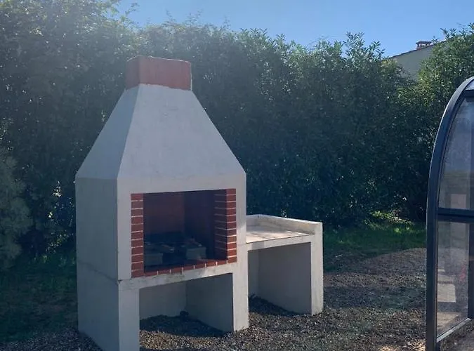 Holiday home Maison Avec Jacuzzi Proche Plages